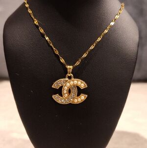 CHANEL CC 18K GOLD PLATED PENDANT HALF PEARLS & CRYSTALS ON GOLD PLATED NECKLACE